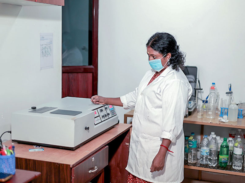 01 Navarathna-matsya-sevana-kendram-lab-fish-water-quality-test